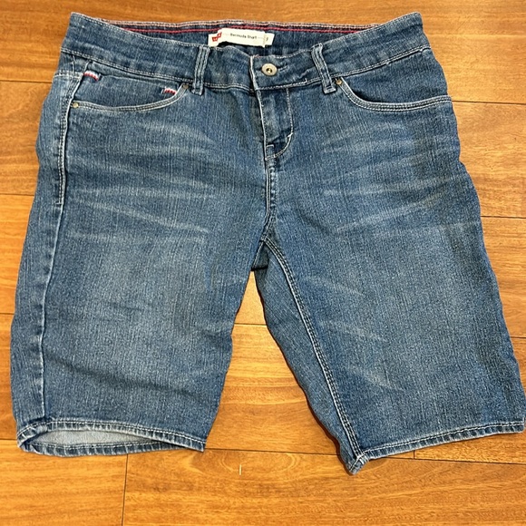 Levi’s Bermuda Shorts with Red, White and Blue accents - Picture 7 of 9